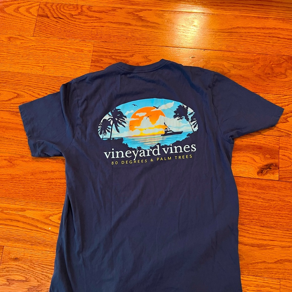 Vineyard Vines T shirt